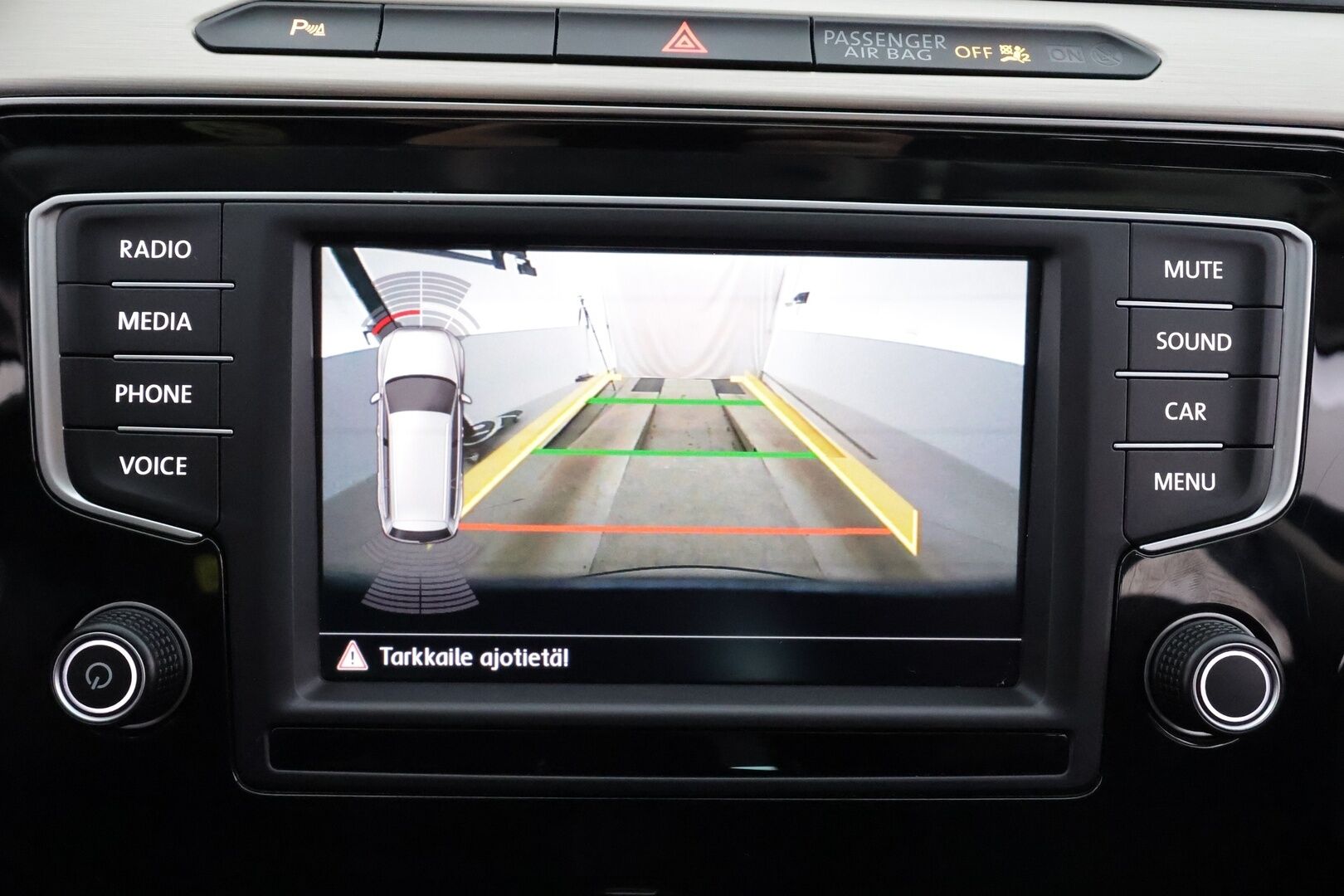 VOLKSWAGEN PASSAT 2016 2,0TDI 190hv 4Motion Highline * ACC / Webasto / Koukku / LED / Ergocomfort istuin / P.Kamera * - Kahdet Renkaat