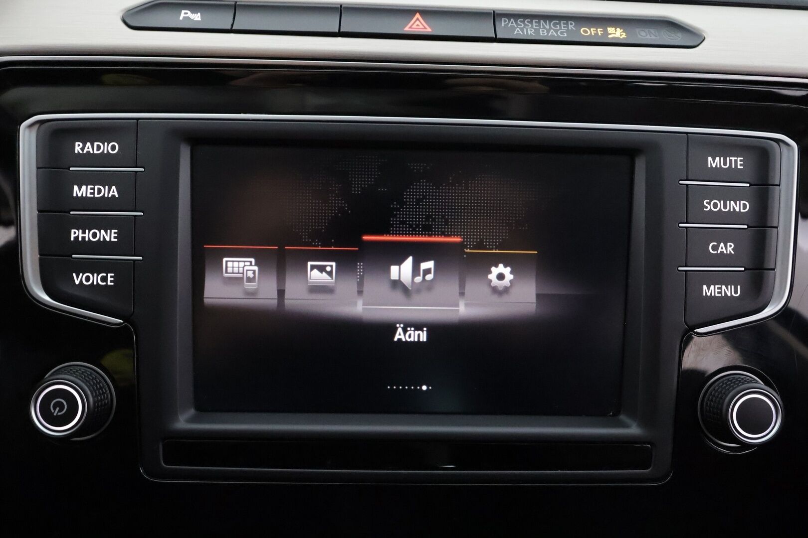 VOLKSWAGEN PASSAT 2016 2,0TDI 190hv 4Motion Highline * ACC / Webasto / Koukku / LED / Ergocomfort istuin / P.Kamera * - Kahdet Renkaat