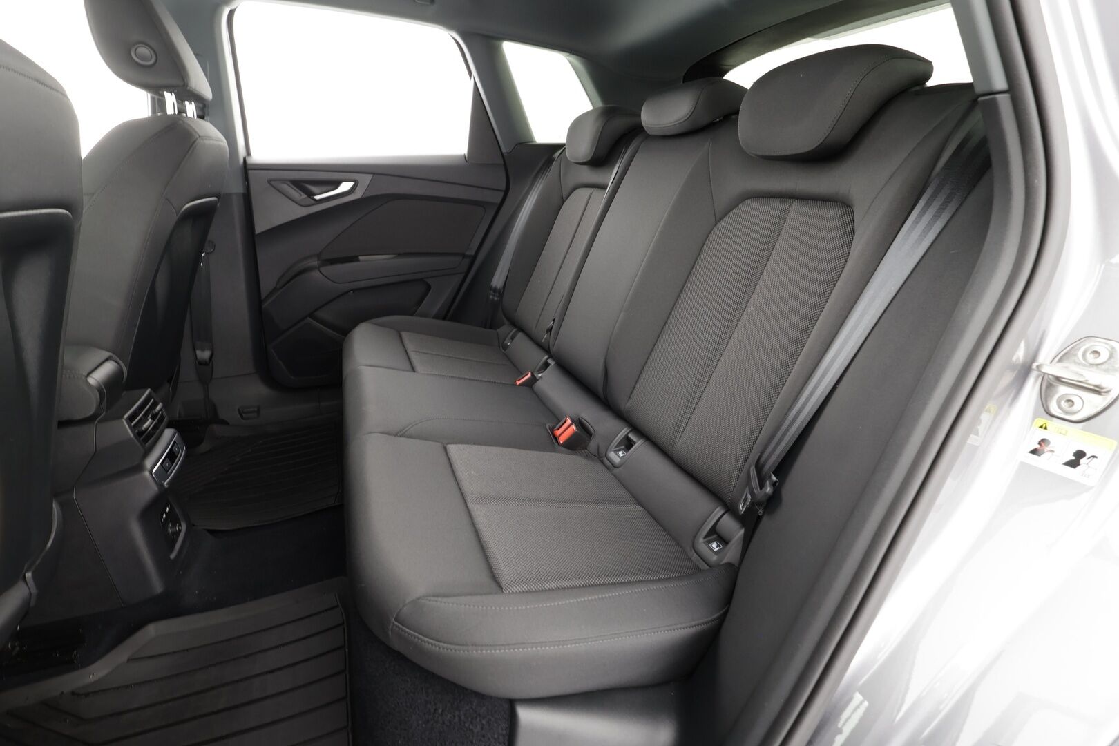 VOLKSWAGEN ID.5 2023 Pro Performance 150 kW * Koukku / ILP / ACC / Matrix-LED / P.Kamera / Navi / Kaistavahti * - Merkkihuollot