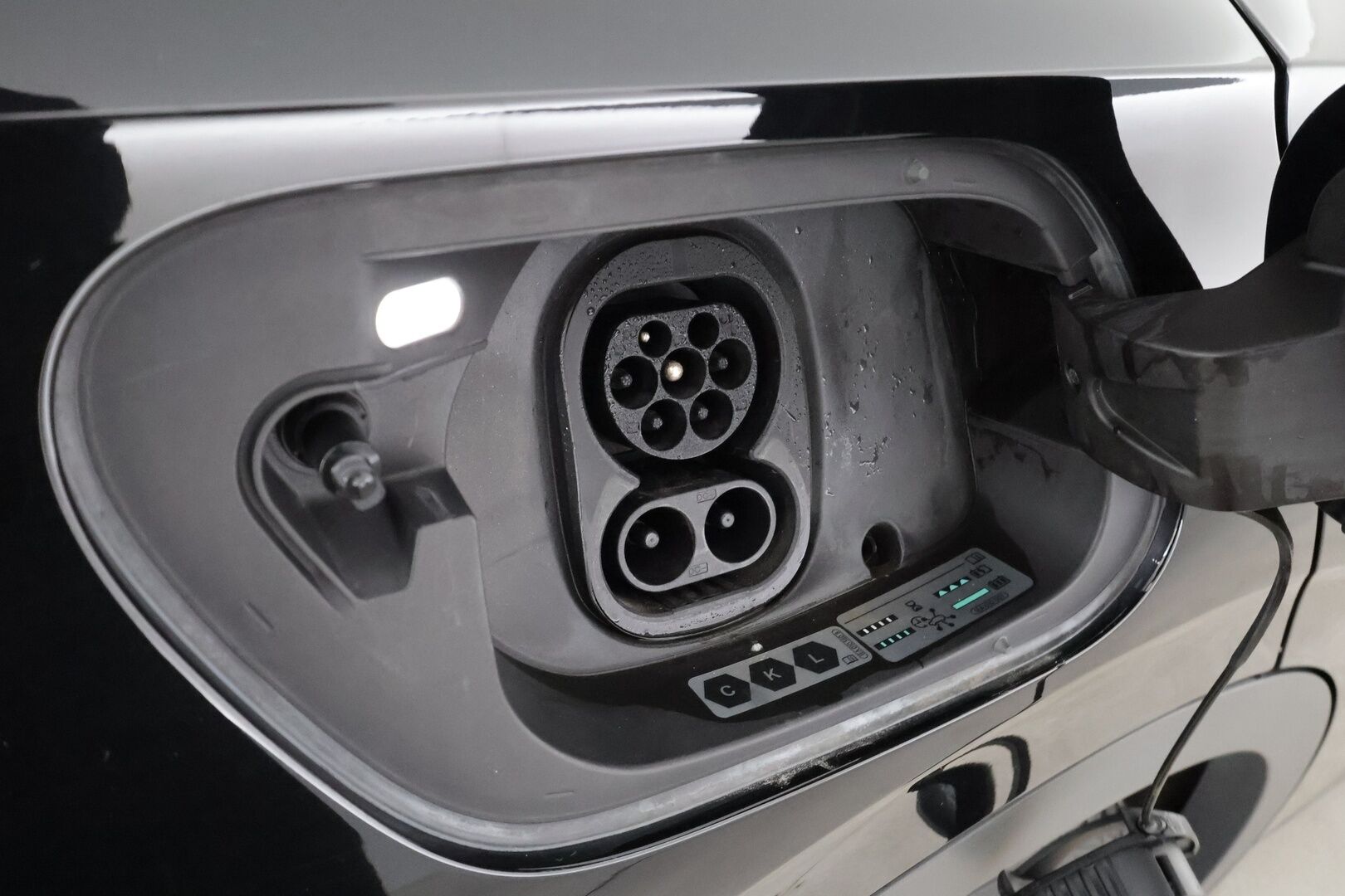 VOLKSWAGEN ID.5 2023 Pro Performance 150 kW * Koukku / ILP / ACC / Matrix-LED / P.Kamera / Navi / Kaistavahti * - Merkkihuollot