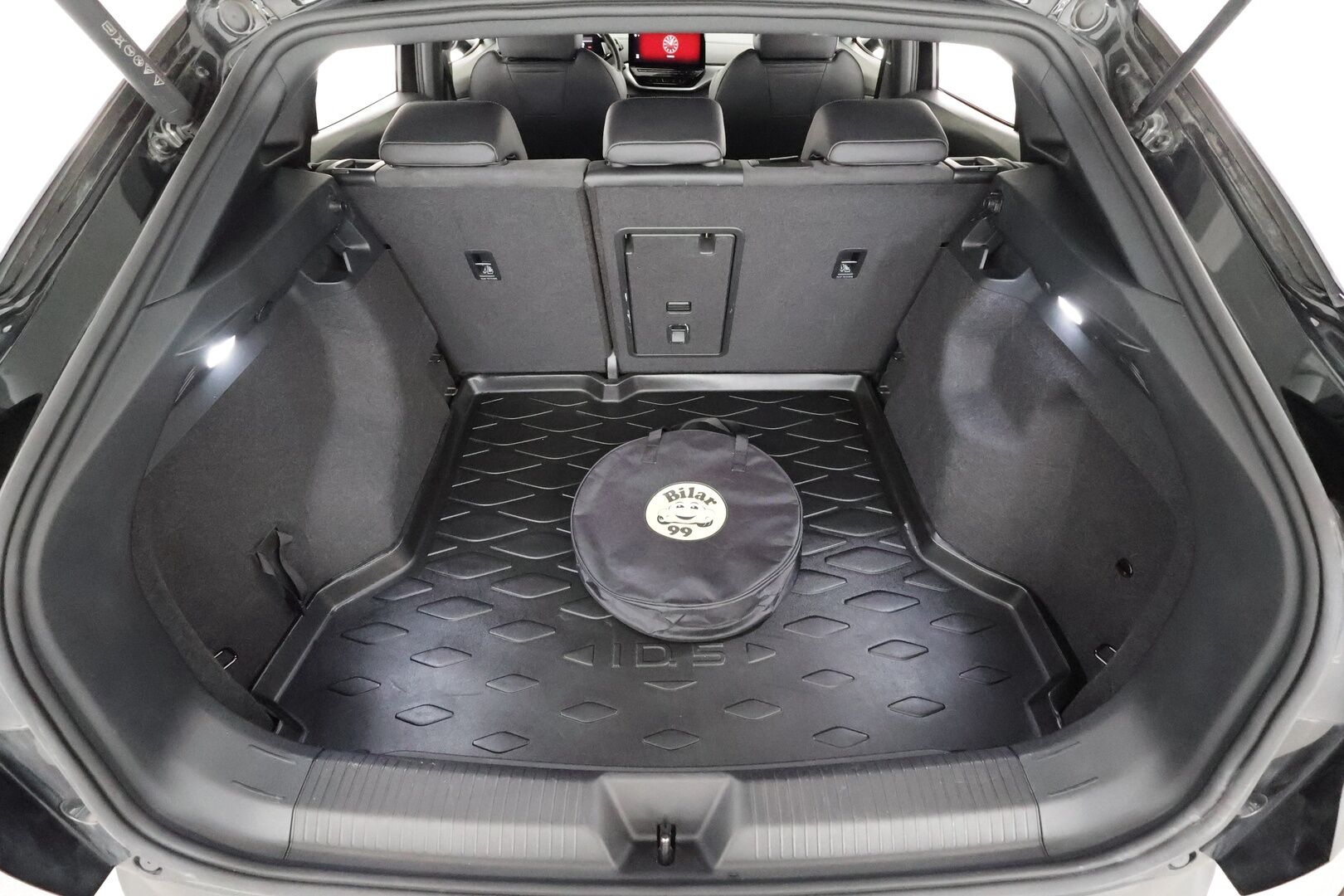 VOLKSWAGEN ID.5 2023 Pro Performance 150 kW * Koukku / ILP / ACC / Matrix-LED / P.Kamera / Navi / Kaistavahti * - Merkkihuollot