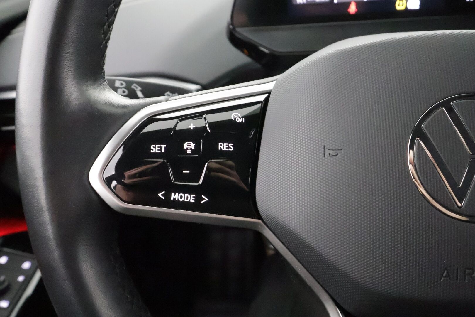 VOLKSWAGEN ID.5 2023 Pro Performance 150 kW * Koukku / ILP / ACC / Matrix-LED / P.Kamera / Navi / Kaistavahti * - Merkkihuollot