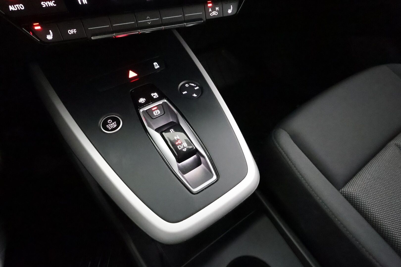 VOLKSWAGEN ID.5 2023 Pro Performance 150 kW * Koukku / ILP / ACC / Matrix-LED / P.Kamera / Navi / Kaistavahti * - Merkkihuollot