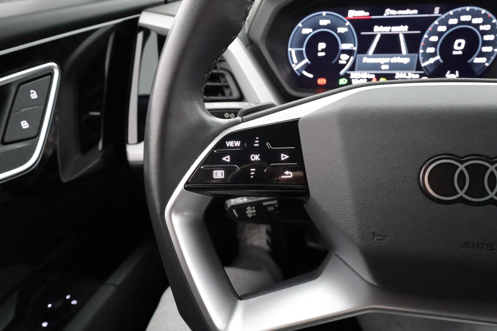 VOLKSWAGEN ID.5 2023 Pro Performance 150 kW * Koukku / ILP / ACC / Matrix-LED / P.Kamera / Navi / Kaistavahti * - Merkkihuollot