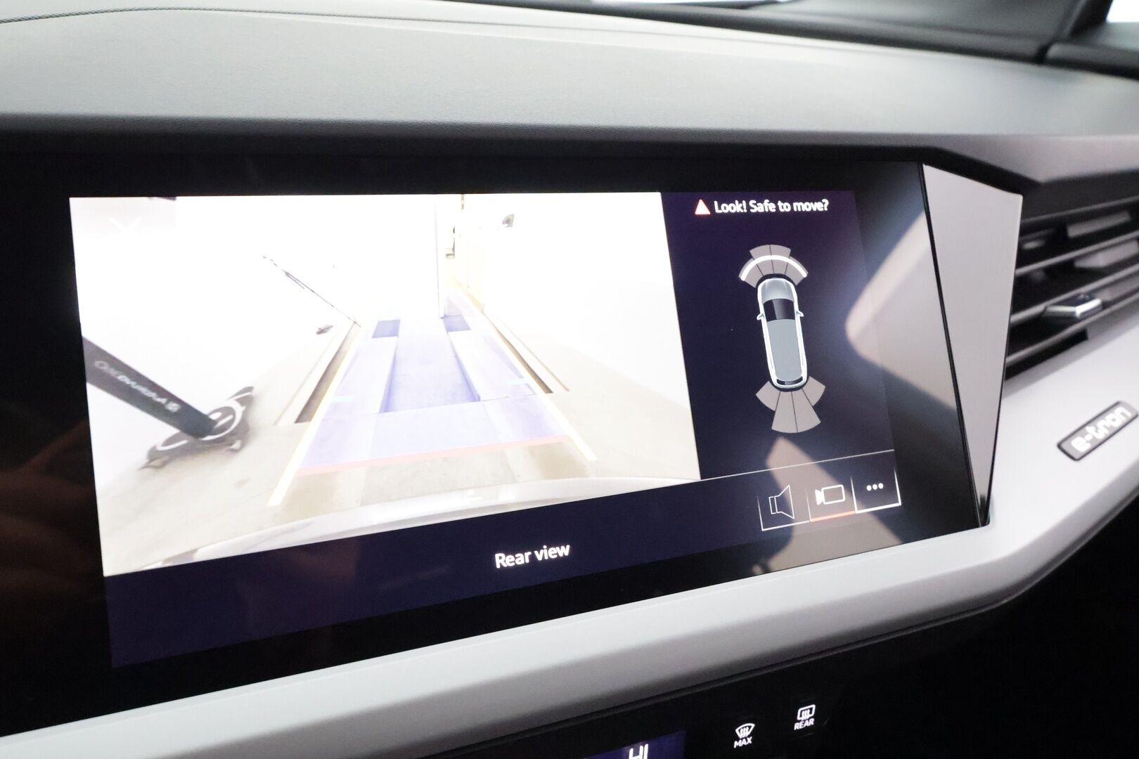 VOLKSWAGEN ID.5 2023 Pro Performance 150 kW * Koukku / ILP / ACC / Matrix-LED / P.Kamera / Navi / Kaistavahti * - Merkkihuollot