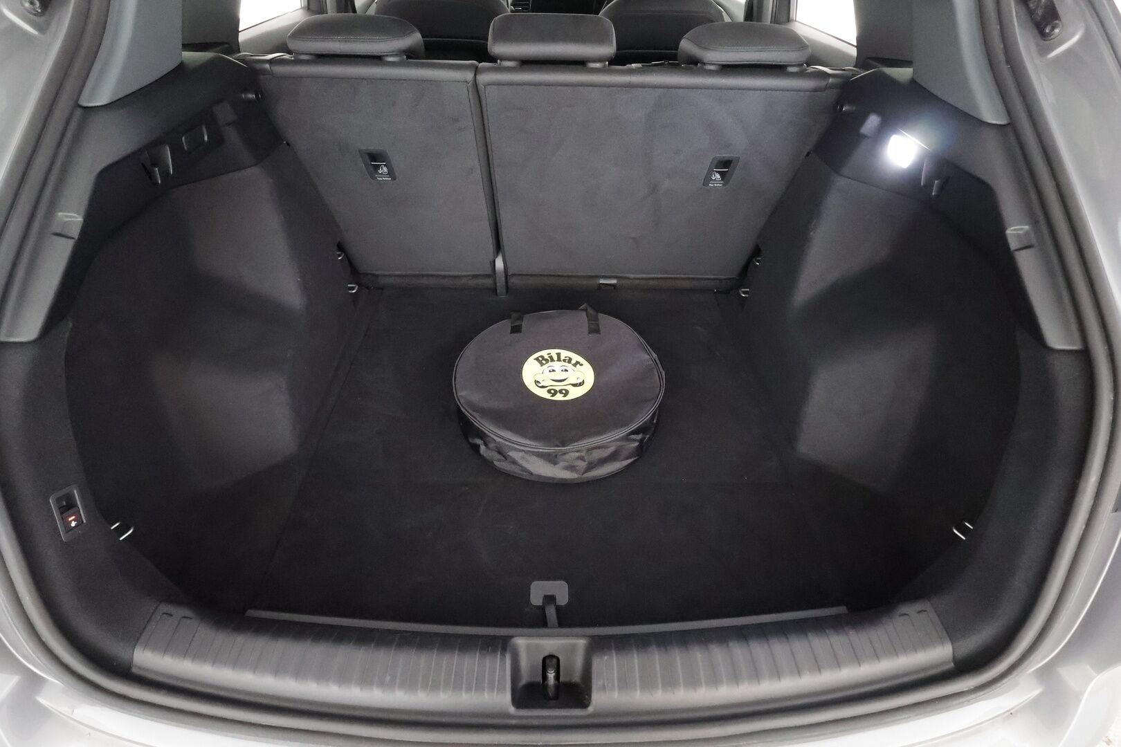 VOLKSWAGEN ID.5 2023 Pro Performance 150 kW * Koukku / ILP / ACC / Matrix-LED / P.Kamera / Navi / Kaistavahti * - Merkkihuollot