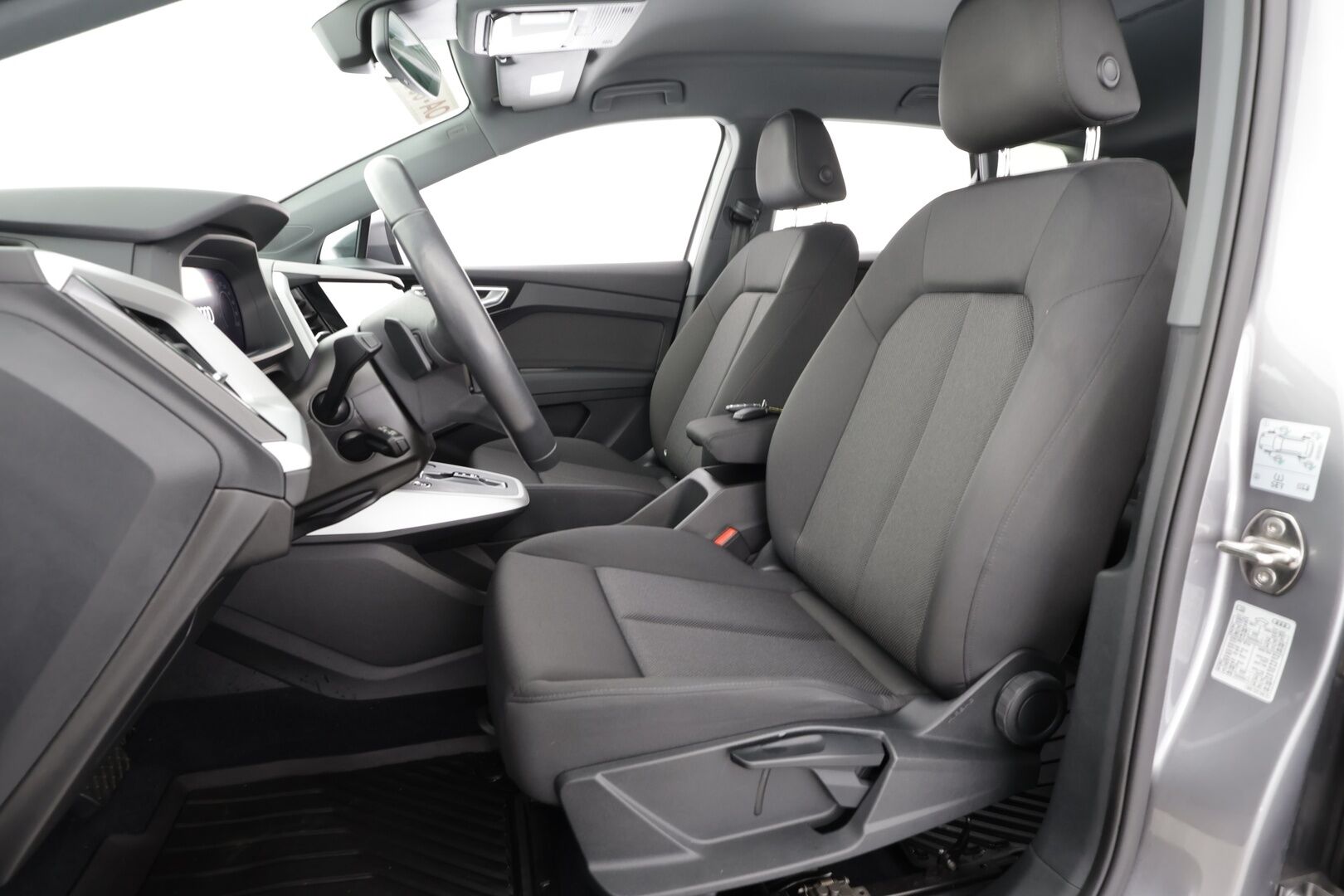 VOLKSWAGEN ID.5 2023 Pro Performance 150 kW * Koukku / ILP / ACC / Matrix-LED / P.Kamera / Navi / Kaistavahti * - Merkkihuollot