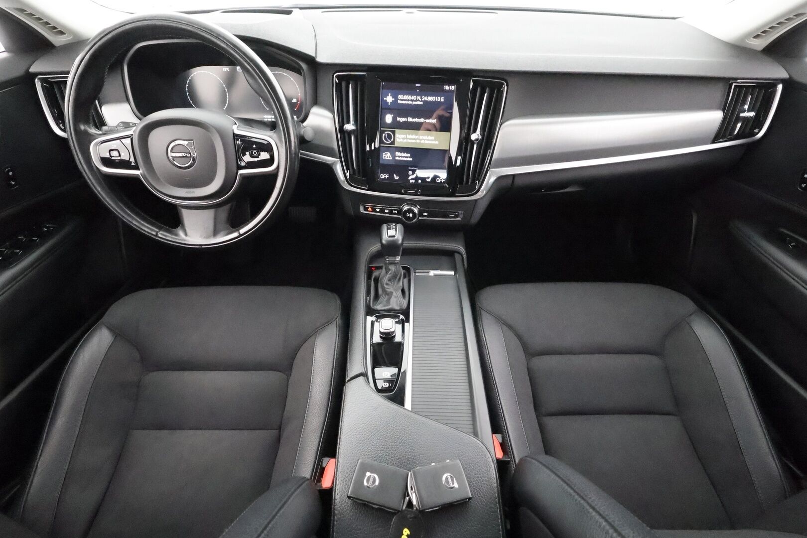 Volvo S90 2017 D5 AWD Business aut * Webasto / Koukku / ACC / Full-LED / P.kamera / Navi / Kaistavahti / Keyless * - HUD 