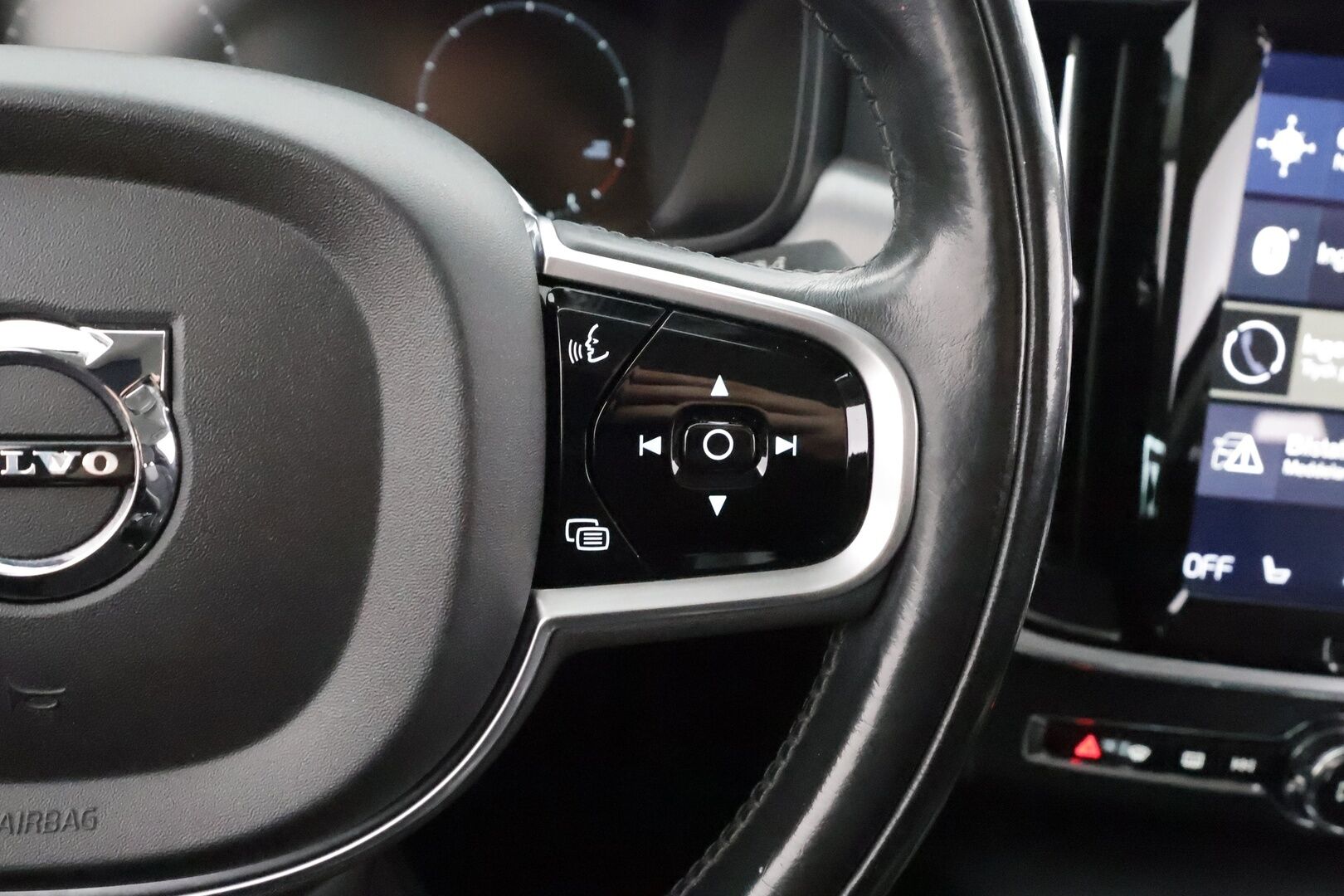 Volvo S90 2017 D5 AWD Business aut * Webasto / Koukku / ACC / Full-LED / P.kamera / Navi / Kaistavahti / Keyless * - HUD 