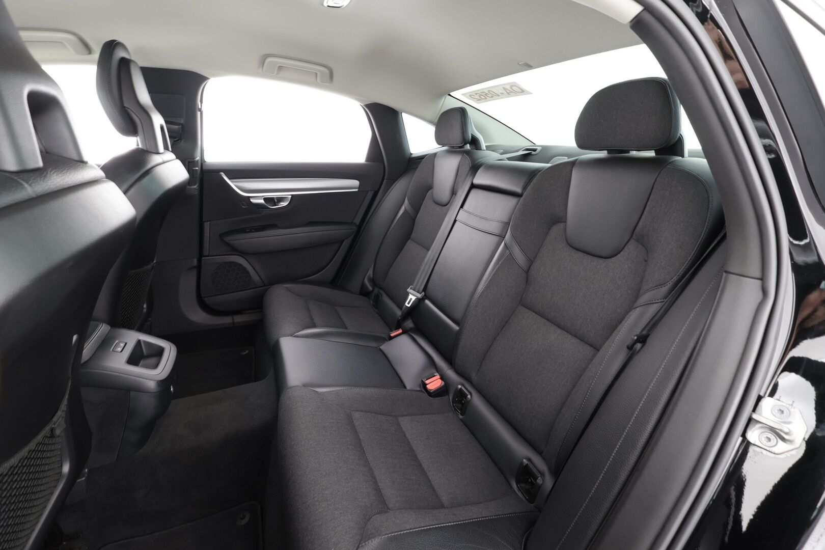 Volvo S90 2017 D5 AWD Business aut * Webasto / Koukku / ACC / HUD / Full-LED / P.kamera / Navi / Puolinahkasisusta / Keyless * - Ei AdBlue
