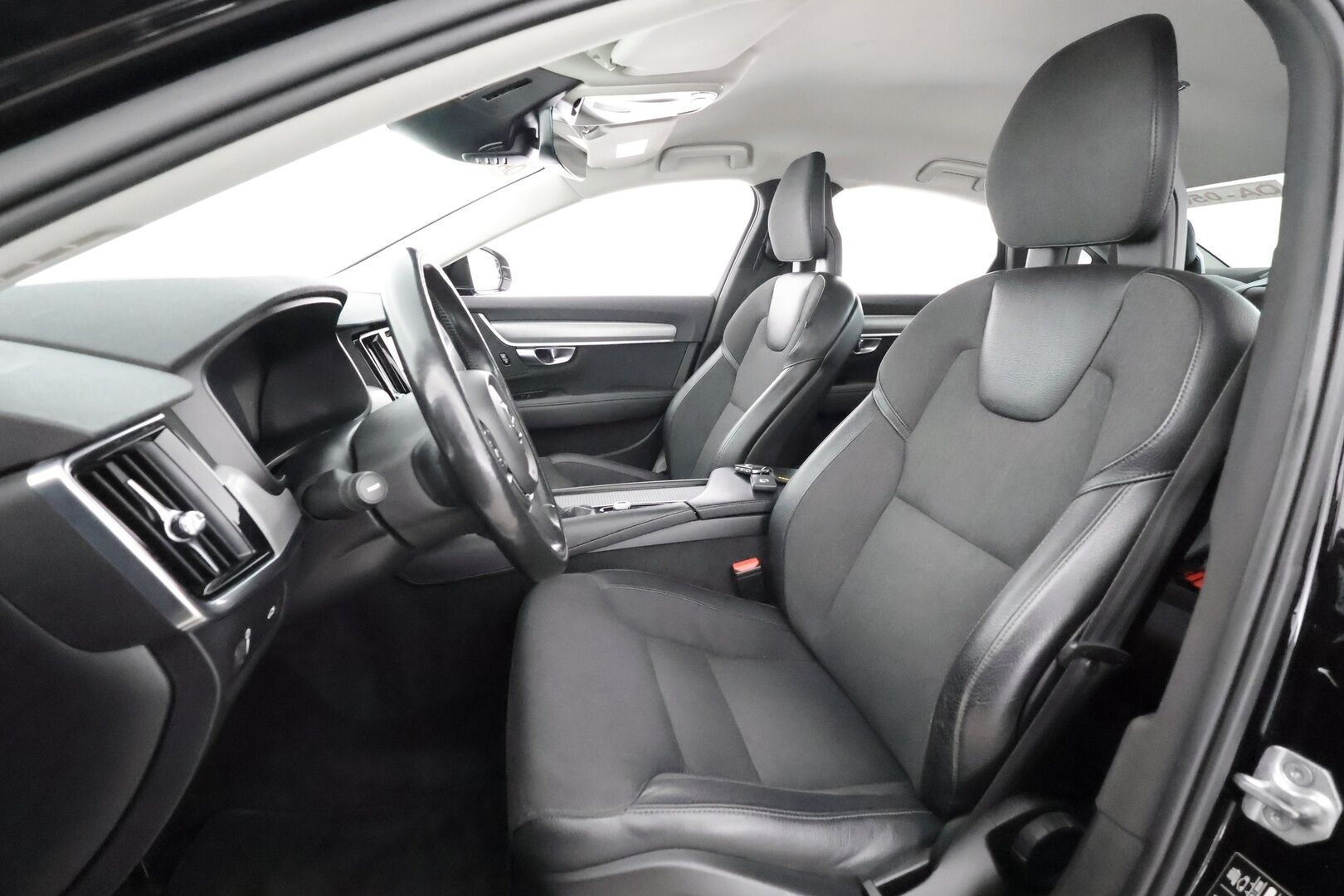 Volvo S90 2017 D5 AWD Business aut * Webasto / Koukku / ACC / HUD / Full-LED / P.kamera / Navi / Puolinahkasisusta / Keyless * - Ei AdBlue