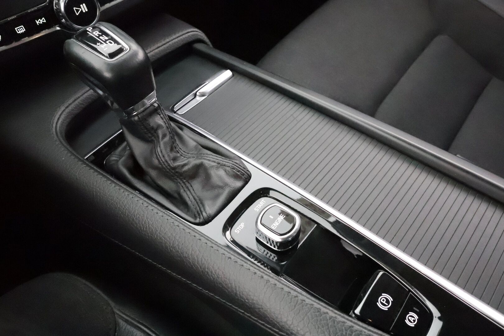 Volvo S90 2017 D5 AWD Business aut * Webasto / Koukku / ACC / HUD / Full-LED / P.kamera / Navi / Puolinahkasisusta / Keyless * - Ei AdBlue - HULLUT AVAJAISHULINAT KORKOTARJOUS 3,29 %