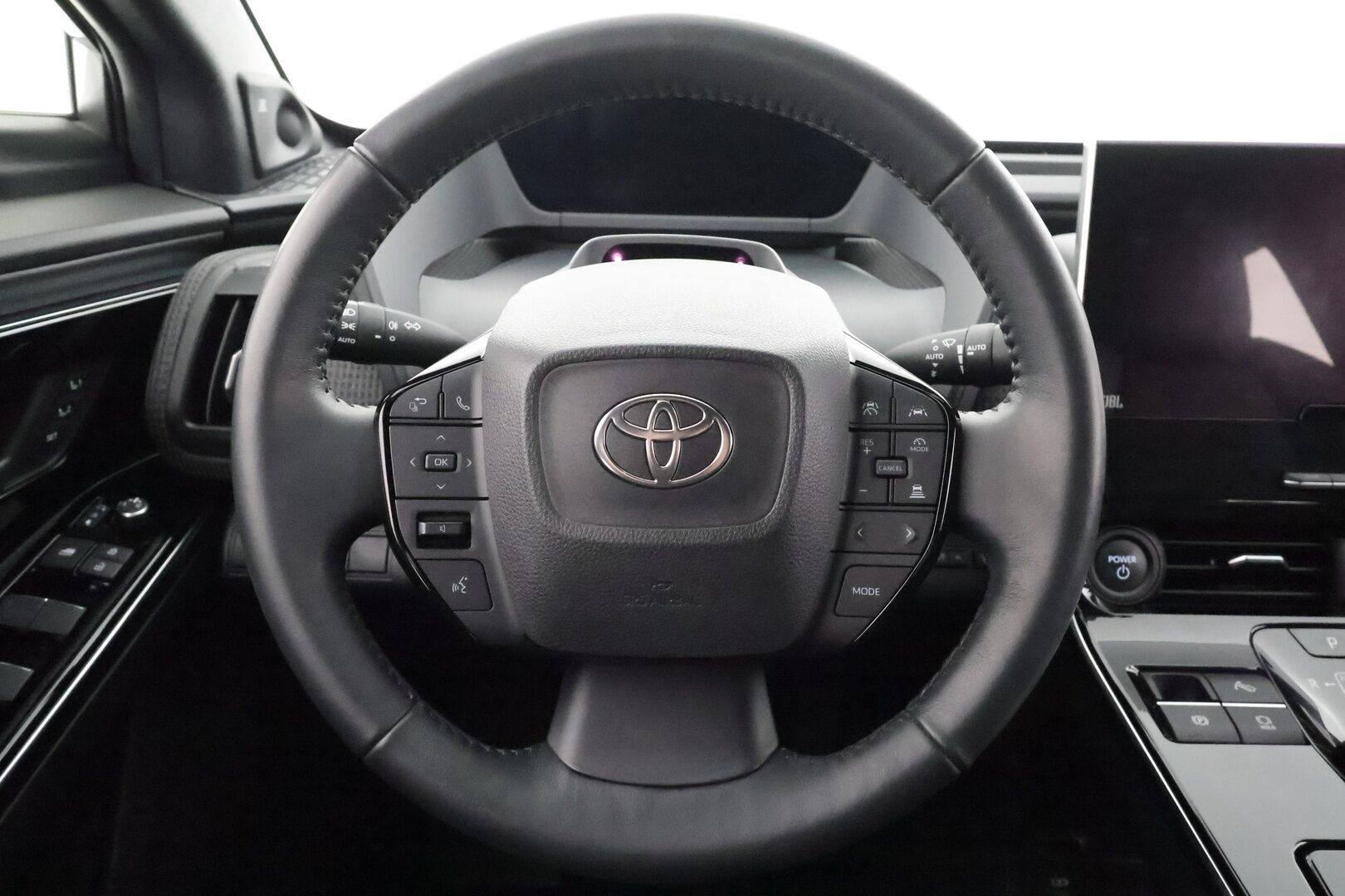 TOYOTA BZ4X 2023 71,4kWh AWD Style * ACC / 360° / JBL / Ilmastoidut nahat / Navi / LED / Keyless / Muistipenkki / Sähköluukku * - Akku kuntotarkastettu SoH 96,8% / Kahdet renkaat aluvanteilla