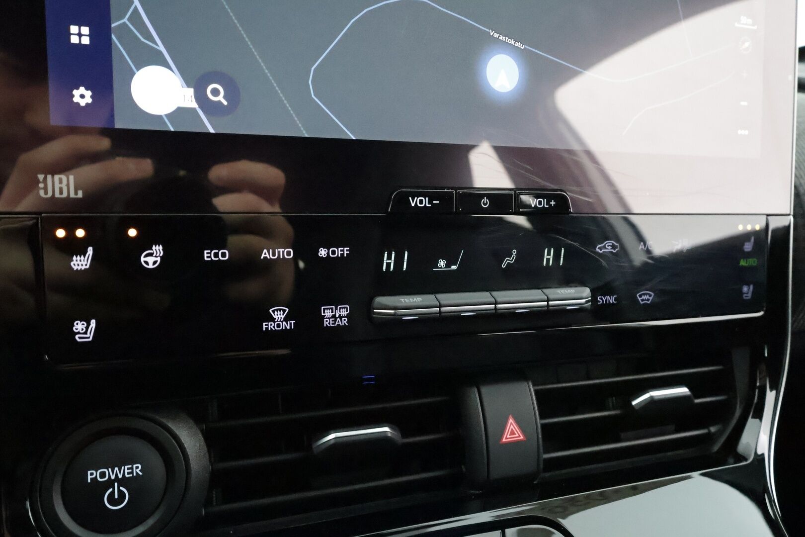 TOYOTA BZ4X 2023 71,4kWh AWD Style * ACC / 360° / JBL / Ilmastoidut nahat / Navi / LED / Keyless / Muistipenkki / Sähköluukku * - Akku kuntotarkastettu SoH 96,8% / Kahdet renkaat aluvanteilla