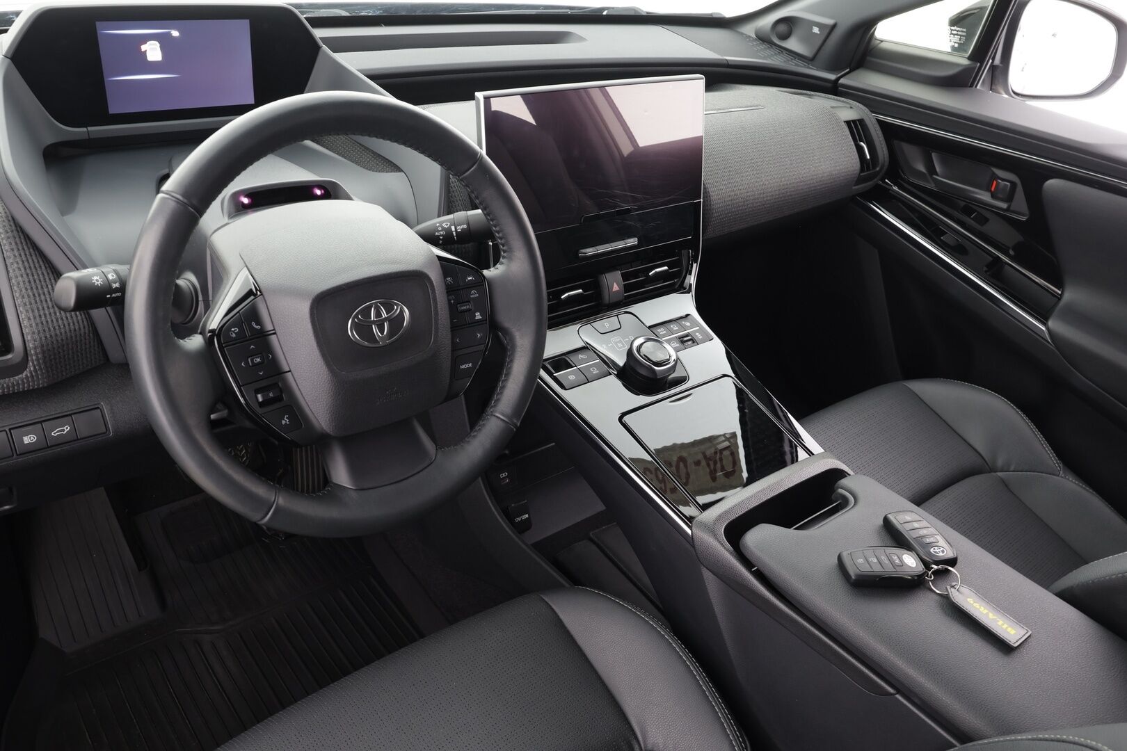 TOYOTA BZ4X 2023 71,4kWh AWD Style * ACC / 360° / JBL / Ilmastoidut nahat / Navi / LED / Keyless / Muistipenkki / Sähköluukku * - Akku kuntotarkastettu SoH 96,8% / Kahdet renkaat aluvanteilla