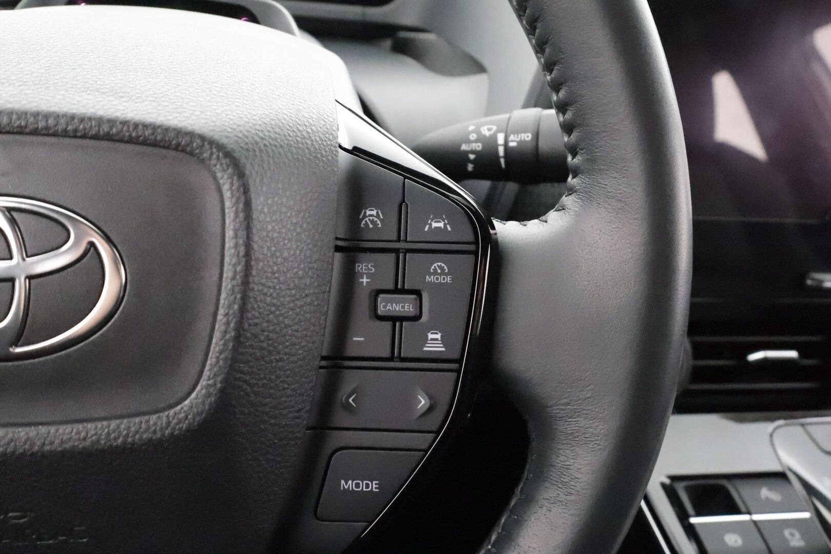 TOYOTA BZ4X 2023 71,4kWh AWD Style * ACC / 360° / JBL / Ilmastoidut nahat / Navi / LED / Keyless / Muistipenkki / Sähköluukku * - Akku kuntotarkastettu SoH 96,8% / Kahdet renkaat aluvanteilla