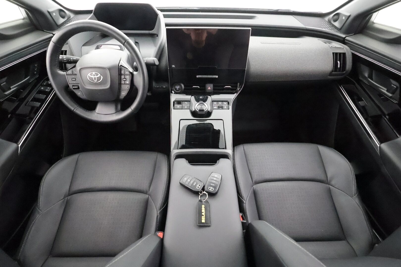 TOYOTA BZ4X 2023 71,4kWh AWD Style * ACC / 360° / JBL / Ilmastoidut nahat / Navi / LED / Keyless / Muistipenkki / Sähköluukku * - Akku kuntotarkastettu SoH 96,8% / Kahdet renkaat aluvanteilla