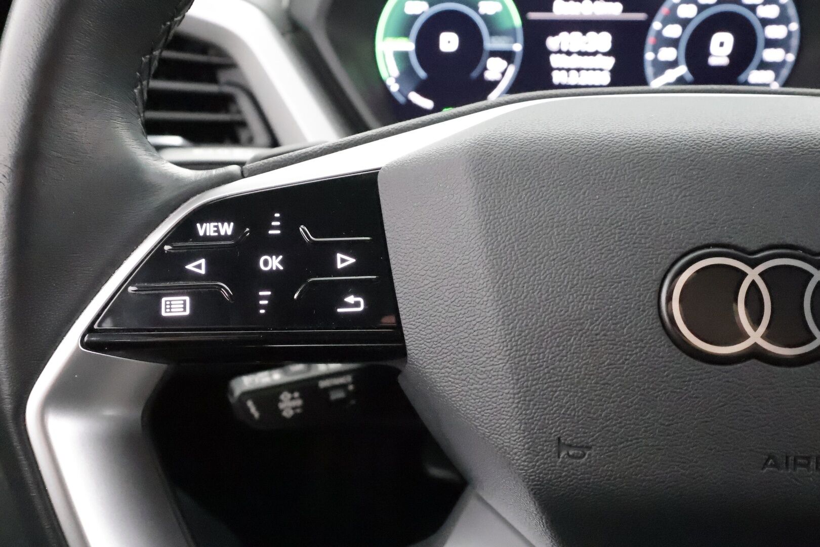 AUDI Q4 E-TRON 2023 45 Proline Quattro * ACC / LED / ILP / Koukku / P.Kamera / Apple&Android *