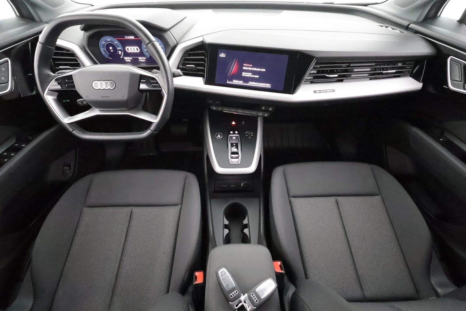 AUDI Q4 E-TRON 2023 45 Proline Quattro * ACC / LED / ILP / Koukku / P.Kamera / Apple&Android *