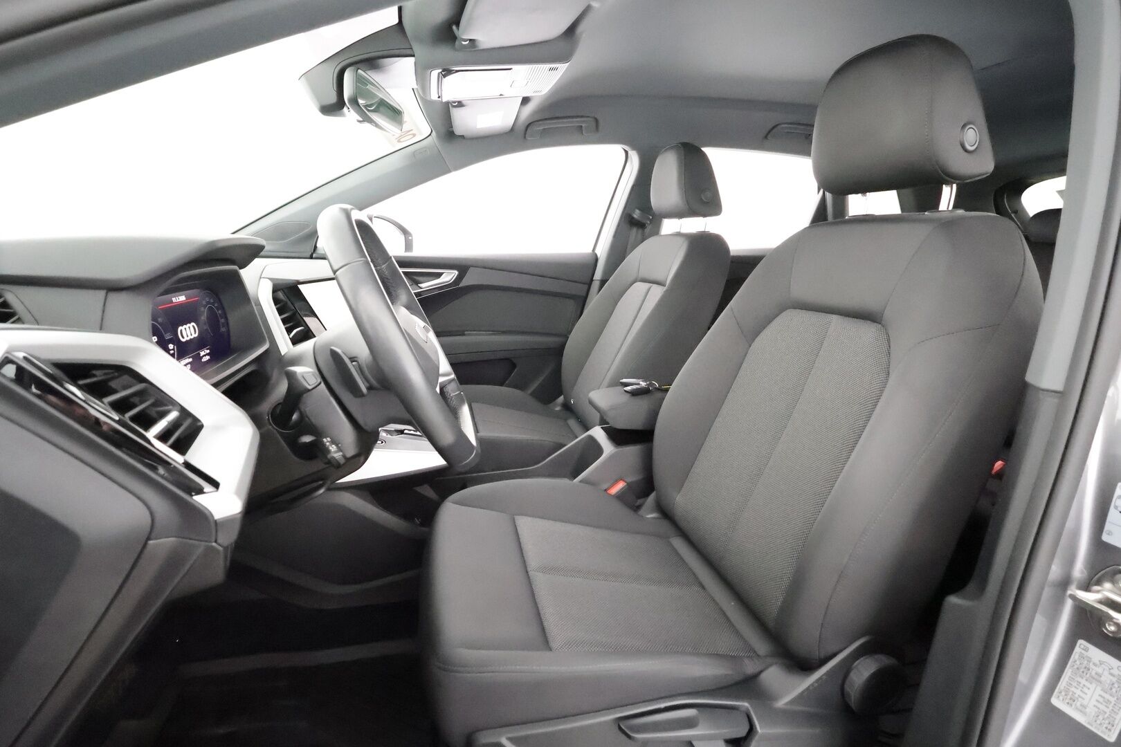 AUDI Q4 E-TRON 2023 45 Proline Quattro * ACC / LED / ILP / Koukku / P.Kamera / Apple&Android *