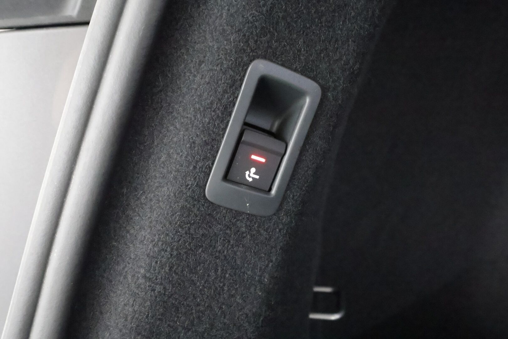 AUDI Q4 E-TRON 2023 45 Proline Quattro * ACC / LED / ILP / Koukku / P.Kamera / Apple&Android *