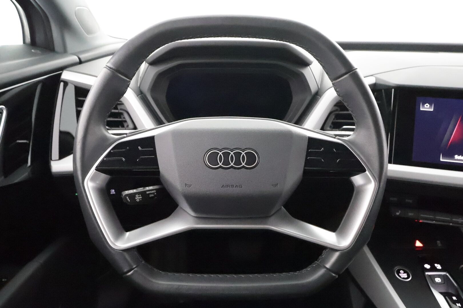 AUDI Q4 E-TRON 2023 45 Proline Quattro * ACC / LED / ILP / Koukku / P.Kamera / Apple&Android *