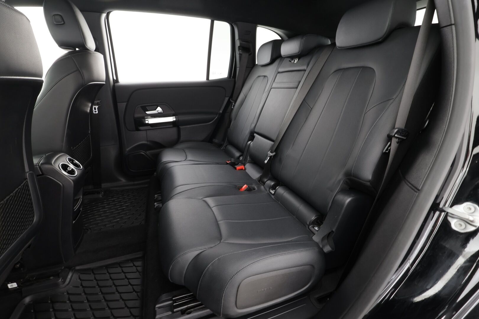 MERCEDES-BENZ EQB 2023 66,5kWh 350 4Matic Avantgarde * Distronic+ / High Performance LED / Lisälämmitin / Nahkasisusta / P.kamera * - Akku kuntotarkastettu / Kahdet Renkaat / 2x Lataus - HULLUT AVAJAISHULINAT KORKOTARJOUS 3,29 %