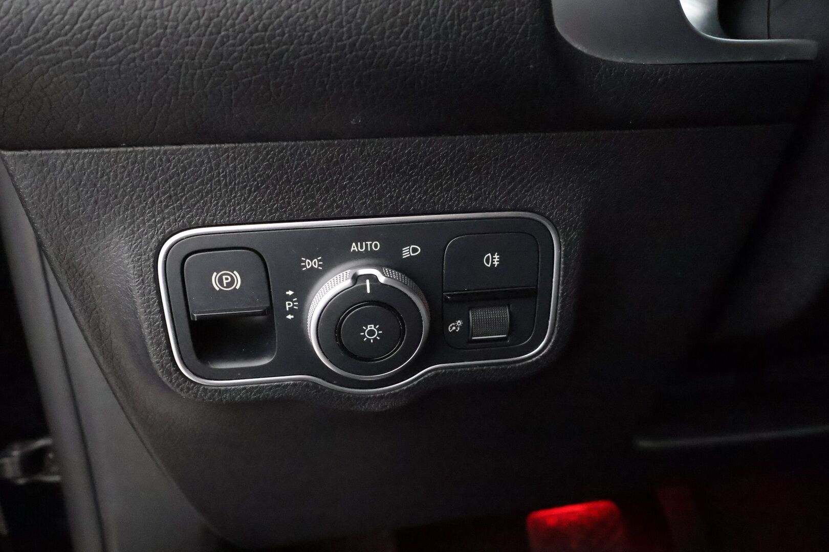 MERCEDES-BENZ EQB 2023 66,5kWh 350 4Matic Avantgarde * Distronic+ / High Performance LED / Lisälämmitin / Nahkasisusta / P.kamera * - Akku kuntotarkastettu / Kahdet Renkaat / 2x Lataus - HULLUT AVAJAISHULINAT KORKOTARJOUS 3,29 %