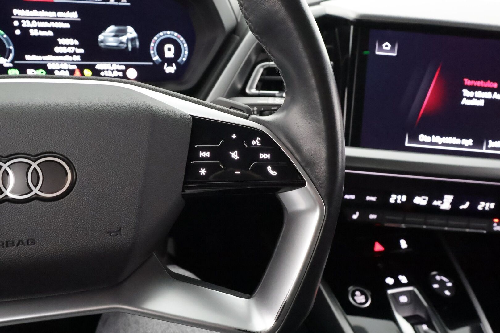 AUDI Q4 E-TRON 2023 50 E-Tron Quattro * ILP / Koukku / ACC / Matrix / Sportnahat / Navi / Keyless * - Merkkihuollot / Akku kuntotarkastettu SoH 93,1% / Kahdet renkaat aluvanteilla