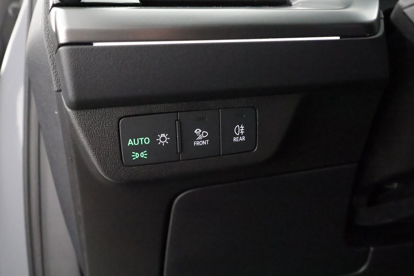 AUDI Q4 E-TRON 2023 50 E-Tron Quattro * ILP / Koukku / ACC / Matrix / Sportnahat / Navi / Keyless * - Merkkihuollot / Akku kuntotarkastettu SoH 93,1% / Kahdet renkaat aluvanteilla