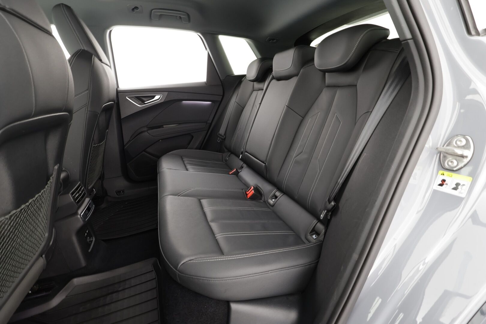 AUDI Q4 E-TRON 2023 50 E-Tron Quattro * ILP / Koukku / ACC / Matrix / Sportnahat / Navi / Keyless * - Merkkihuollot / Akku kuntotarkastettu SoH 93,1% / Kahdet renkaat aluvanteilla