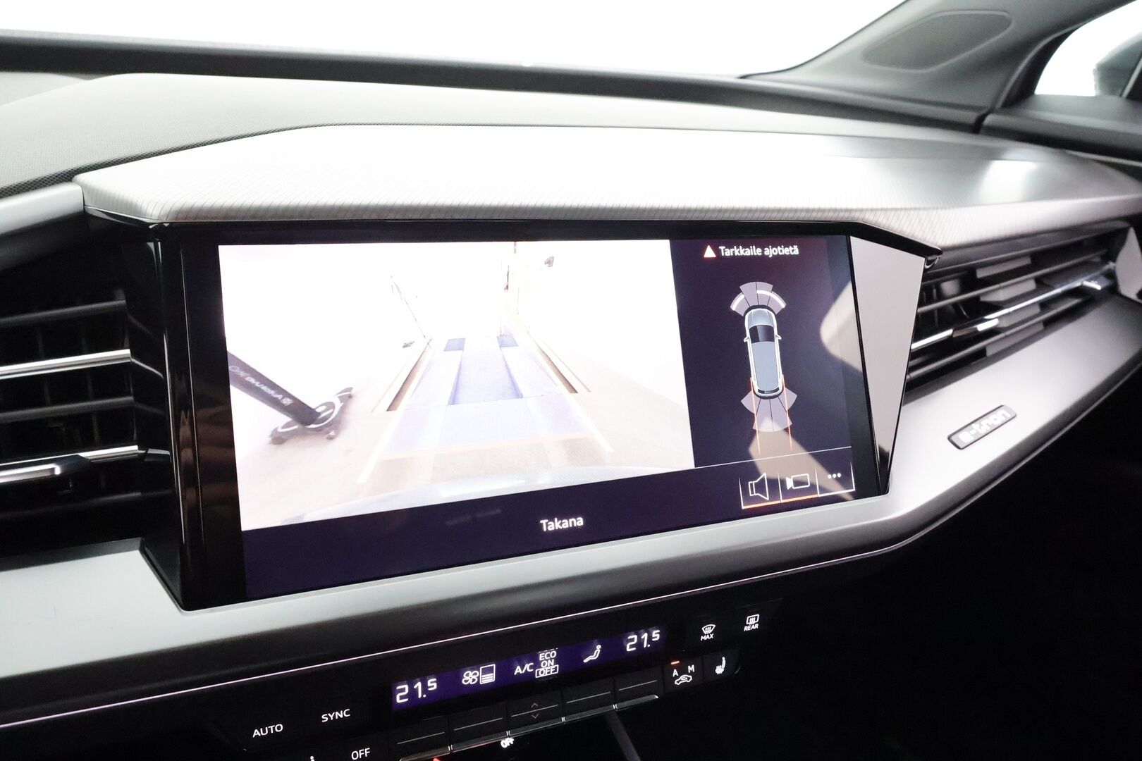 AUDI Q4 E-TRON 2023 50 E-Tron Quattro * ILP / Koukku / ACC / Matrix / Sportnahat / Navi / Keyless * - Merkkihuollot / Akku kuntotarkastettu SoH 93,1% / Kahdet renkaat aluvanteilla