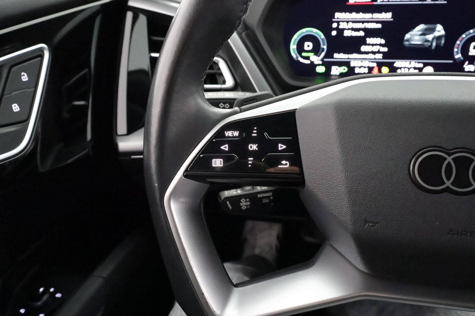 AUDI Q4 E-TRON 2023 50 E-Tron Quattro * ILP / Koukku / ACC / Matrix / Sportnahat / Navi / Keyless * - Merkkihuollot / Akku kuntotarkastettu SoH 93,1% / Kahdet renkaat aluvanteilla