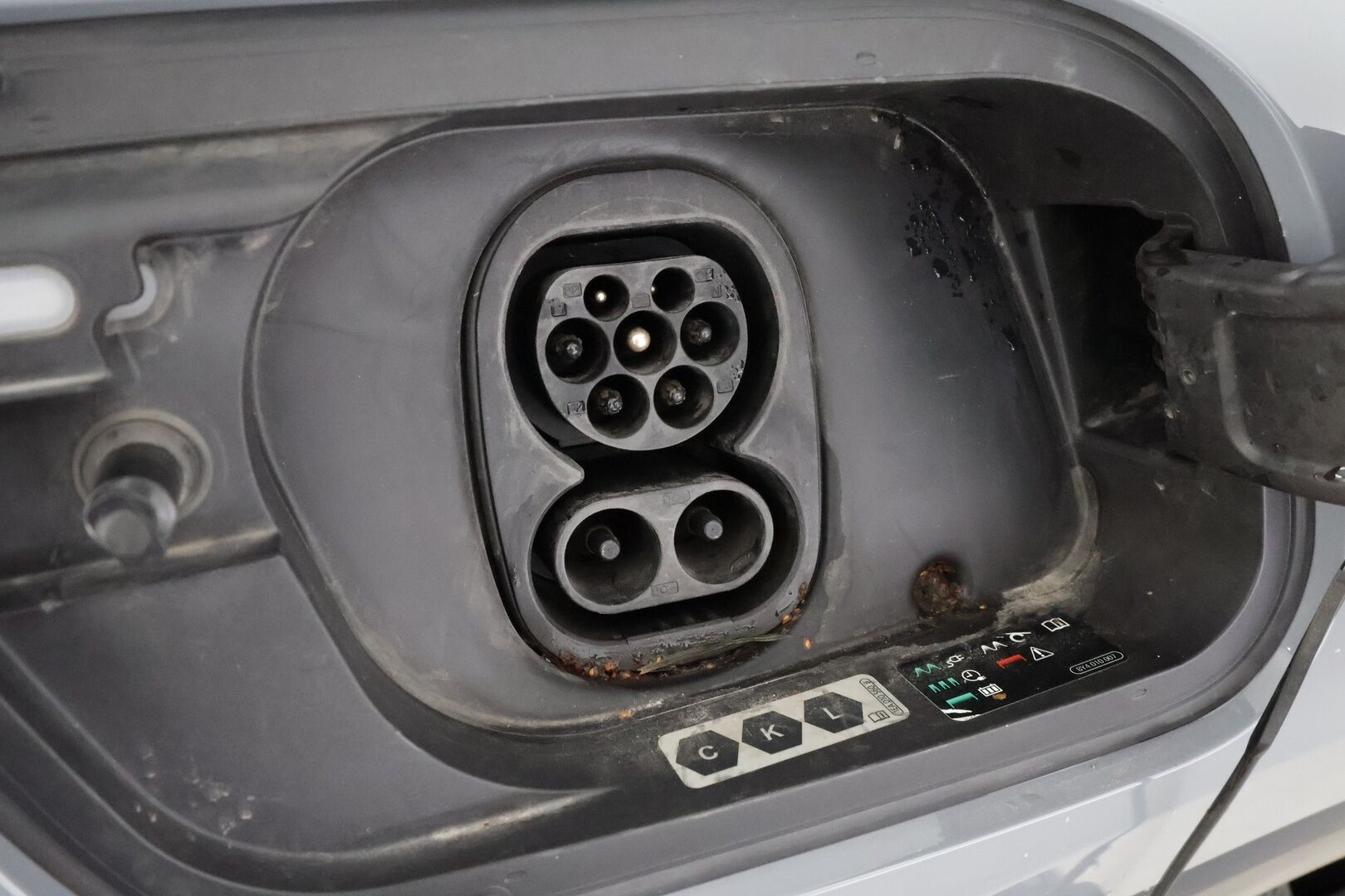 AUDI Q4 E-TRON 2023 50 E-Tron Quattro * ILP / Koukku / ACC / Matrix / Sportnahat / Navi / Keyless * - Merkkihuollot / Akku kuntotarkastettu SoH 93,1% / Kahdet renkaat aluvanteilla