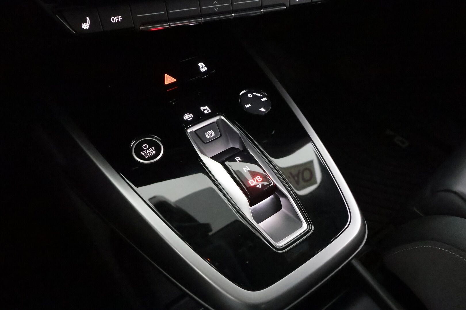 AUDI Q4 E-TRON 2023 50 E-Tron Quattro * ILP / Koukku / ACC / Matrix / Sportnahat / Navi / Keyless * - Merkkihuollot / Akku kuntotarkastettu SoH 93,1% / Kahdet renkaat aluvanteilla