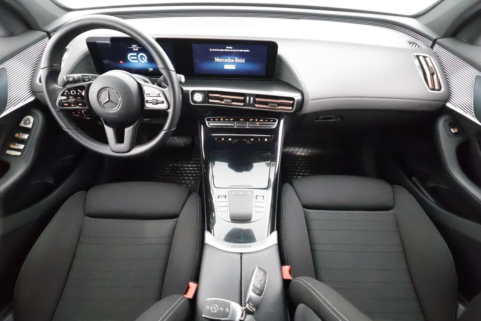 MERCEDES-BENZ EQC 2022 400 4Matic * Distronic+ / Koukku / P.kamera / Lisälämmitin /  Sporttipenkit / Widescreen / keyless * - Akku kuntotarkastettu SoH 97,3% / 2x Lataus / Kahdet Renkaat