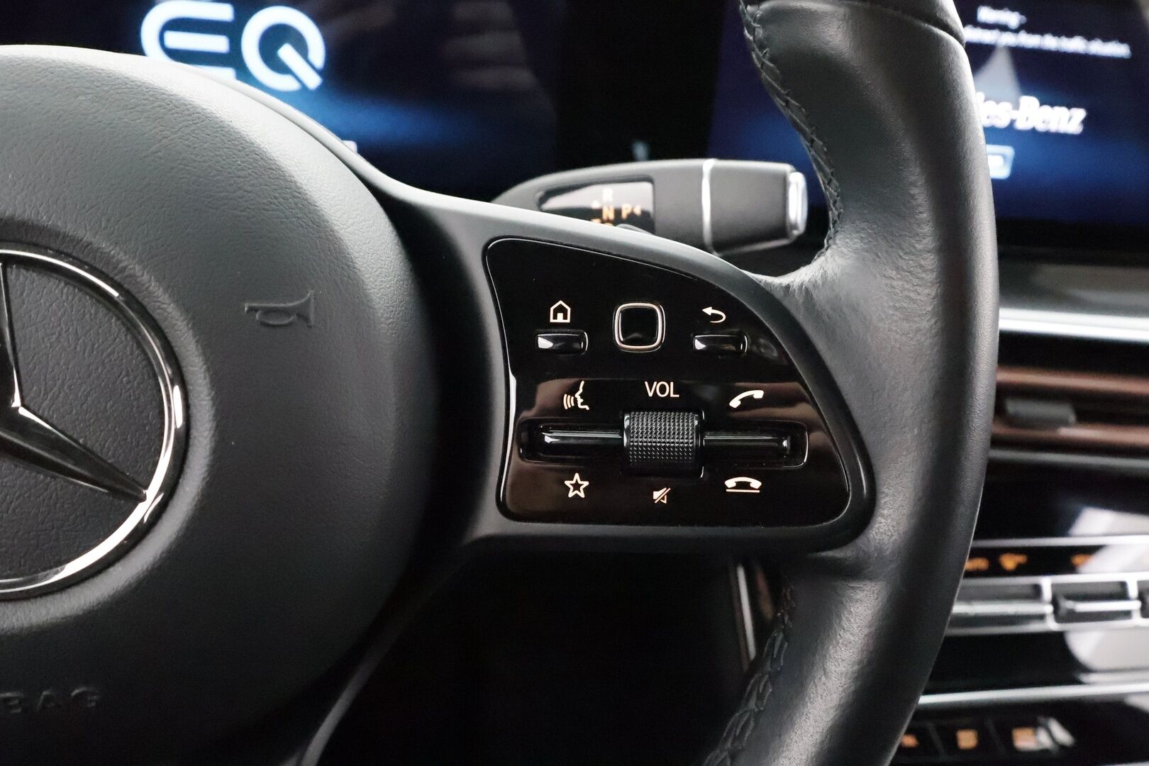 MERCEDES-BENZ EQC 2022 400 4Matic * Distronic+ / Koukku / P.kamera / Lisälämmitin /  Sporttipenkit / Widescreen / keyless * - Akku kuntotarkastettu SoH 97,3% / 2x Lataus / Kahdet Renkaat