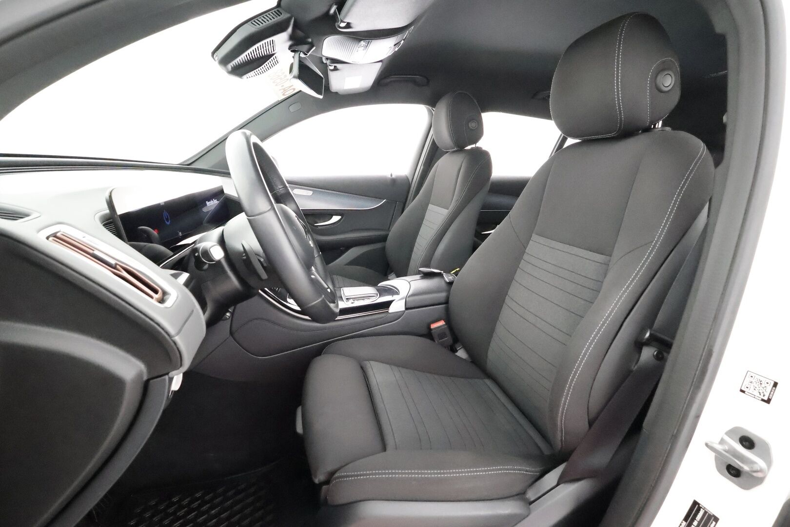 MERCEDES-BENZ EQC 2022 400 4Matic * Distronic+ / Koukku / P.kamera / Lisälämmitin /  Sporttipenkit / Widescreen / keyless * - Akku kuntotarkastettu SoH 97,3% / 2x Lataus / Kahdet Renkaat