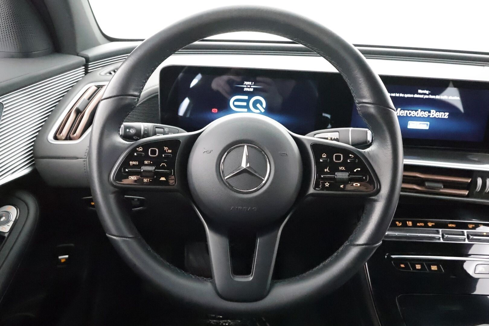 MERCEDES-BENZ EQC 2022 400 4Matic * Distronic+ / Koukku / P.kamera / Lisälämmitin /  Sporttipenkit / Widescreen / keyless * - Akku kuntotarkastettu SoH 97,3% / 2x Lataus / Kahdet Renkaat