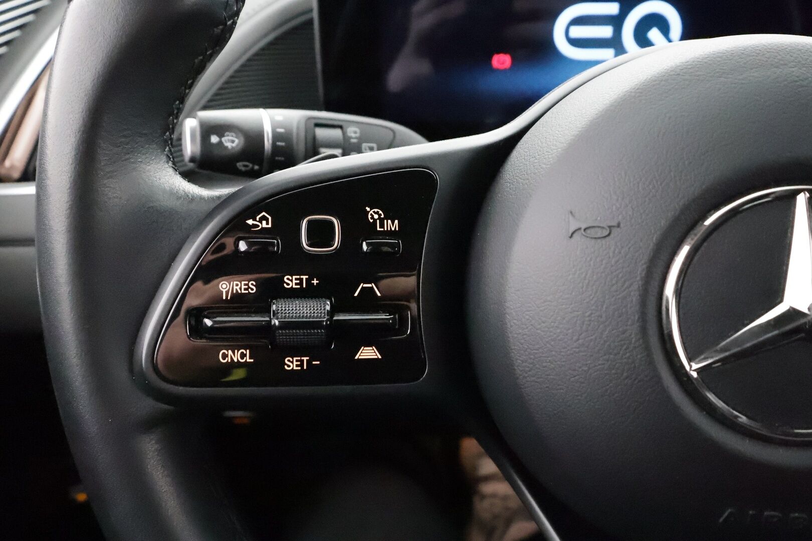 MERCEDES-BENZ EQC 2022 400 4Matic * Distronic+ / Koukku / P.kamera / Lisälämmitin /  Sporttipenkit / Widescreen / keyless * - Akku kuntotarkastettu SoH 97,3% / 2x Lataus / Kahdet Renkaat