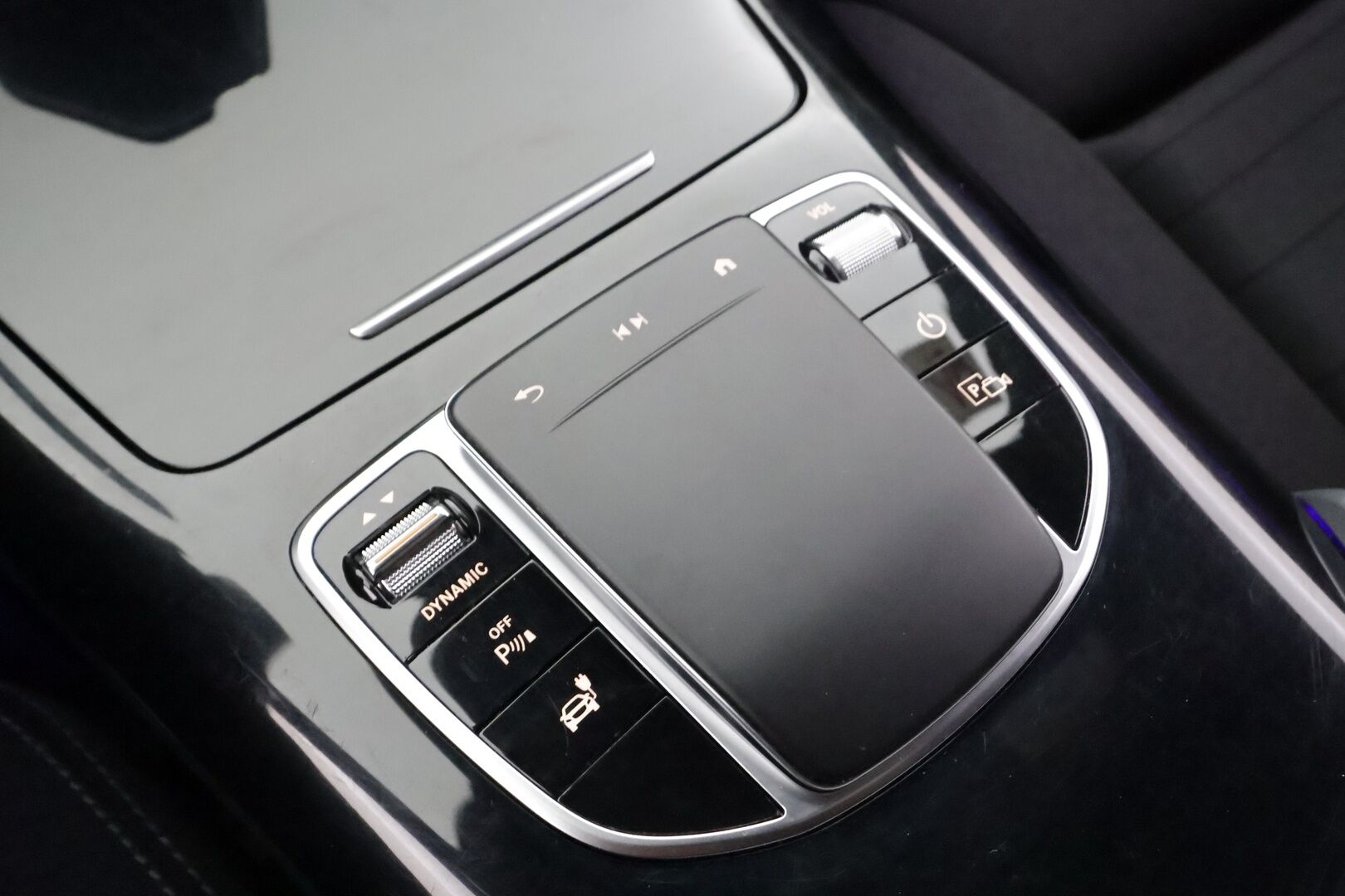 MERCEDES-BENZ EQC 2022 400 4Matic * Distronic+ / Koukku / P.kamera / Lisälämmitin /  Sporttipenkit / Widescreen / keyless * - Akku kuntotarkastettu SoH 97,3% / 2x Lataus / Kahdet Renkaat