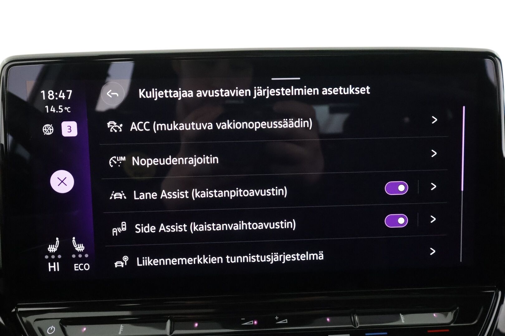 VOLKSWAGEN ID.4 2023 GTX Dual Motor AWD * HUD / Koukku / ILP / ACC / Matrix-LED / Koukku / Lasikatto / P.Kamera * - Hierovat Sportpenkit Muistilla / Merkkihuollot / Akku kuntotarkastettu / Kahdet renkaat aluvanteilla