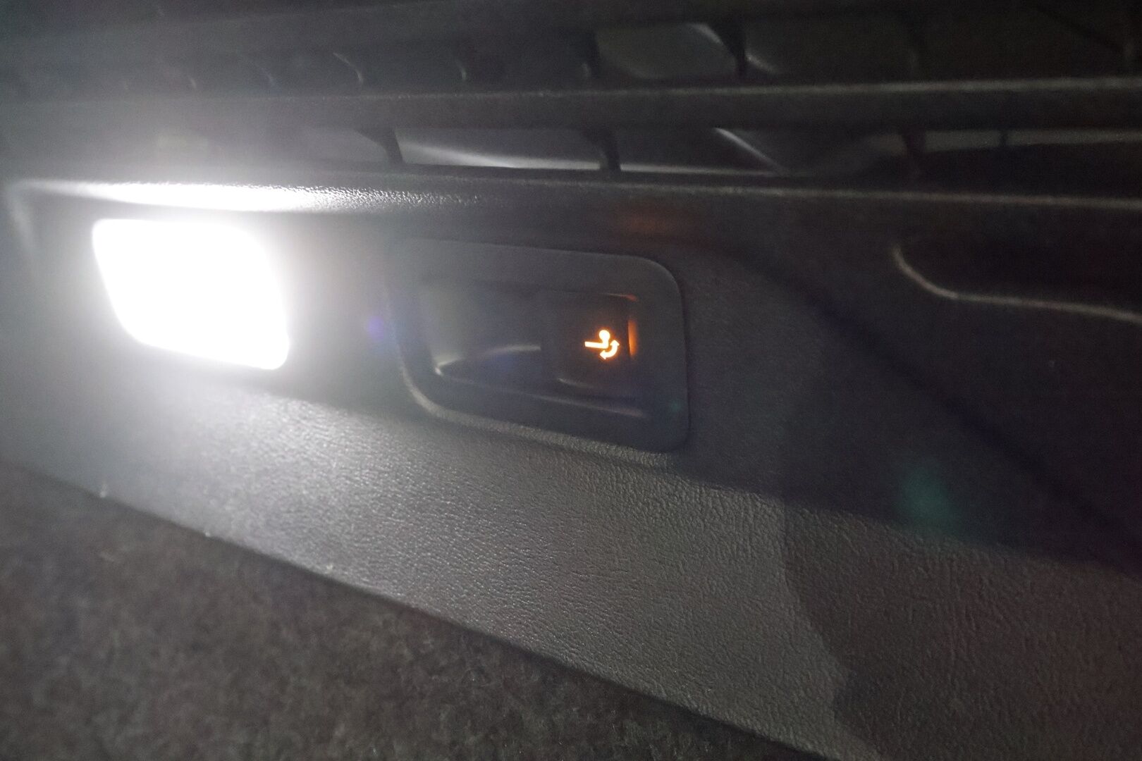 VOLKSWAGEN ID.4 2023 GTX Dual Motor AWD * HUD / Koukku / ILP / ACC / Matrix-LED / Koukku / Lasikatto / P.Kamera * - Hierovat Sportpenkit Muistilla / Merkkihuollot / Akku kuntotarkastettu / Kahdet renkaat aluvanteilla