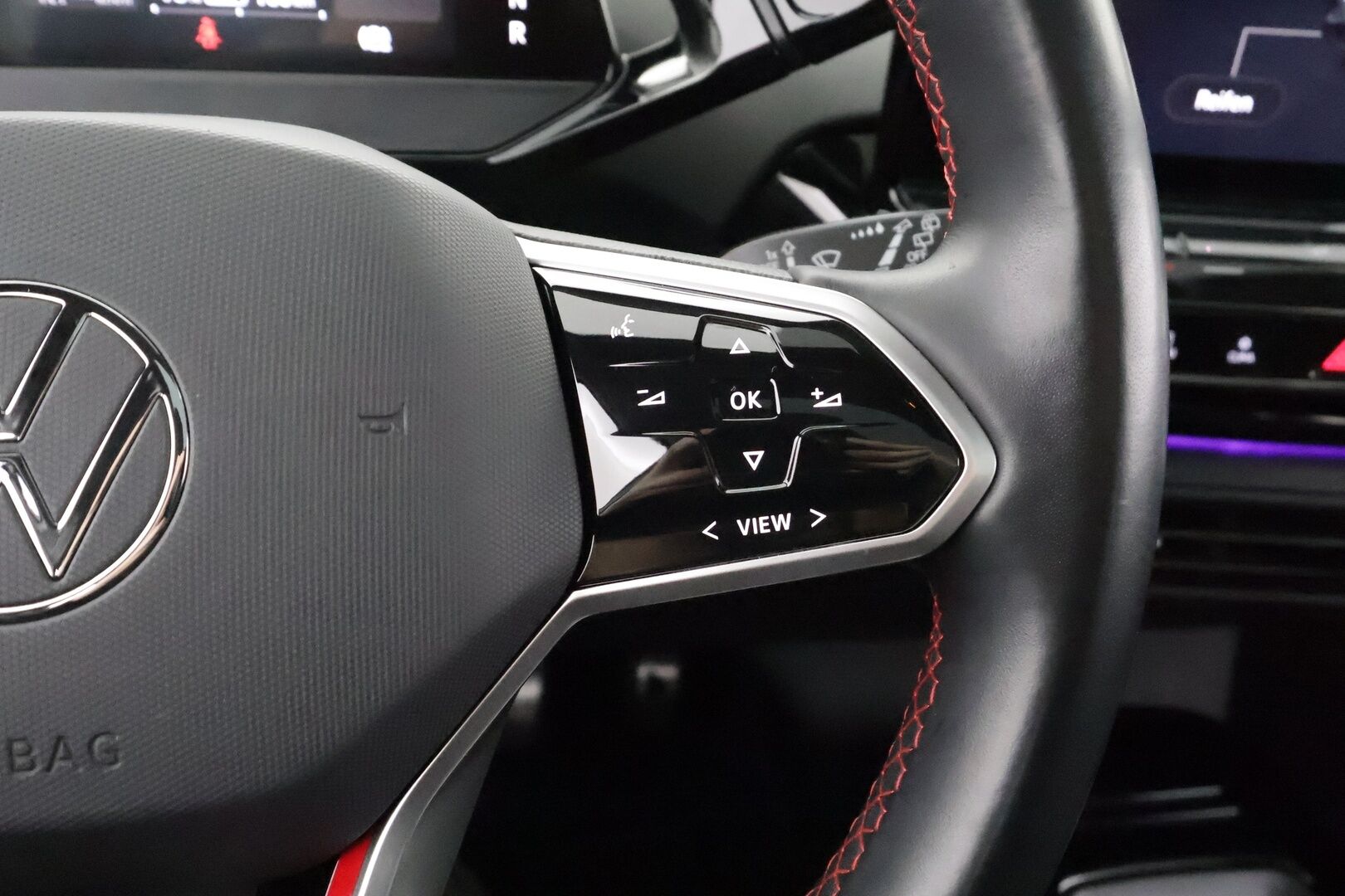 VOLKSWAGEN ID.4 2023 GTX Dual Motor AWD * HUD / Koukku / ILP / ACC / Matrix-LED / Koukku / Lasikatto / P.Kamera * - Hierovat Sportpenkit Muistilla / Merkkihuollot / Akku kuntotarkastettu / Kahdet renkaat aluvanteilla