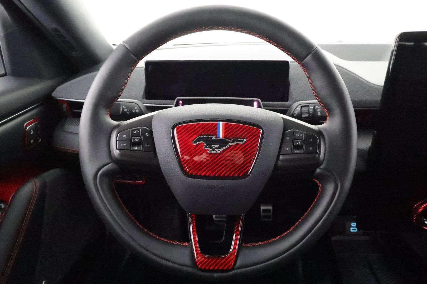 FORD MUSTANG MACH-E 2022 351hv AWD Premium * Koukku / ACC / B&O / Lasikatto / Muistipenkki / LED / 360 / Keyless * - Merkkihuollot / Kahdet renkaat aluvanteilla