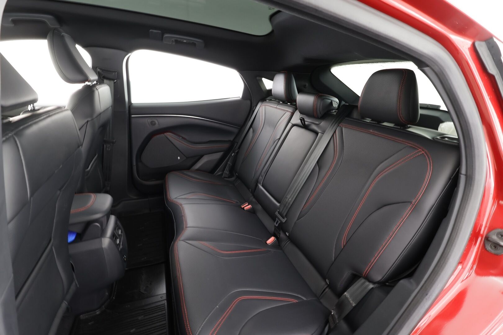 FORD MUSTANG MACH-E 2022 351hv AWD Premium * Koukku / ACC / B&O / Lasikatto / Muistipenkki / LED / 360 / Keyless * - Merkkihuollot / Kahdet renkaat aluvanteilla