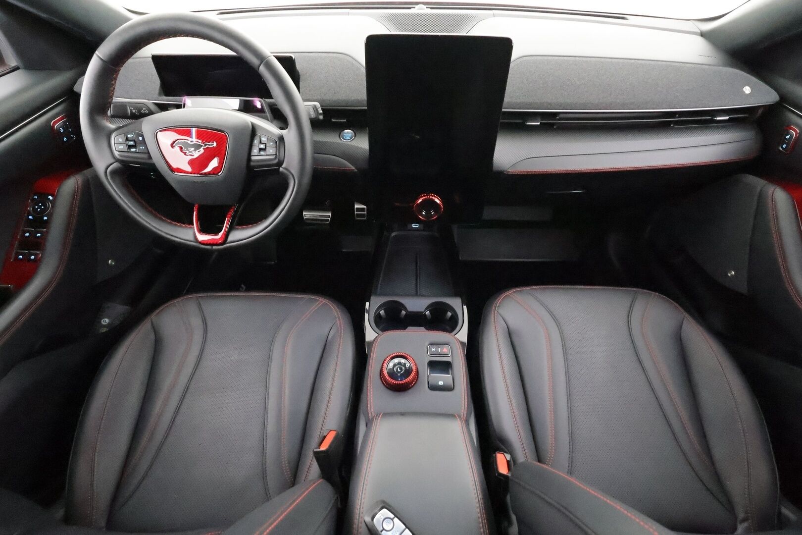 FORD MUSTANG MACH-E 2022 351hv AWD Premium * Koukku / ACC / B&O / Lasikatto / Muistipenkki / LED / 360 / Keyless * - Merkkihuollot / Kahdet renkaat aluvanteilla