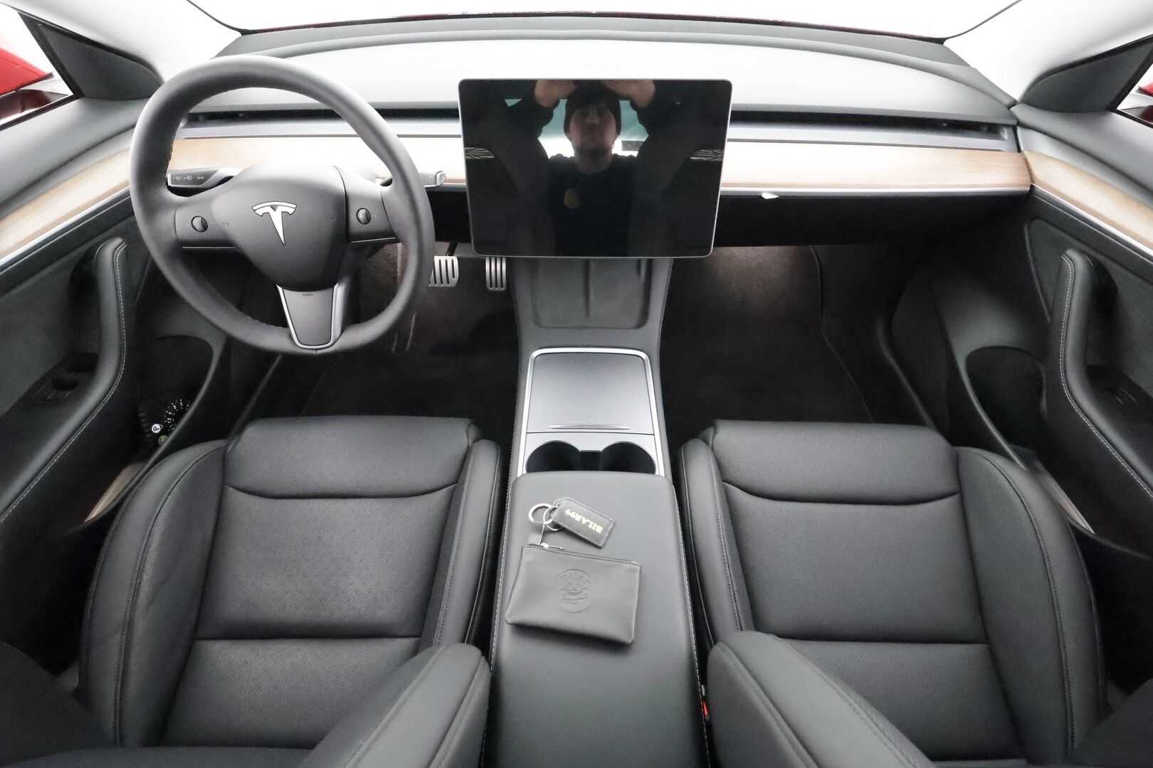 TESLA MODEL 3 2022 Performance Dual Motor * Alusta-sarja / ILP / P.kamera / Matrix LED / Premium Audio / Lasikatto / Mustat nahat * - Kahdet renkaat aluvanteilla