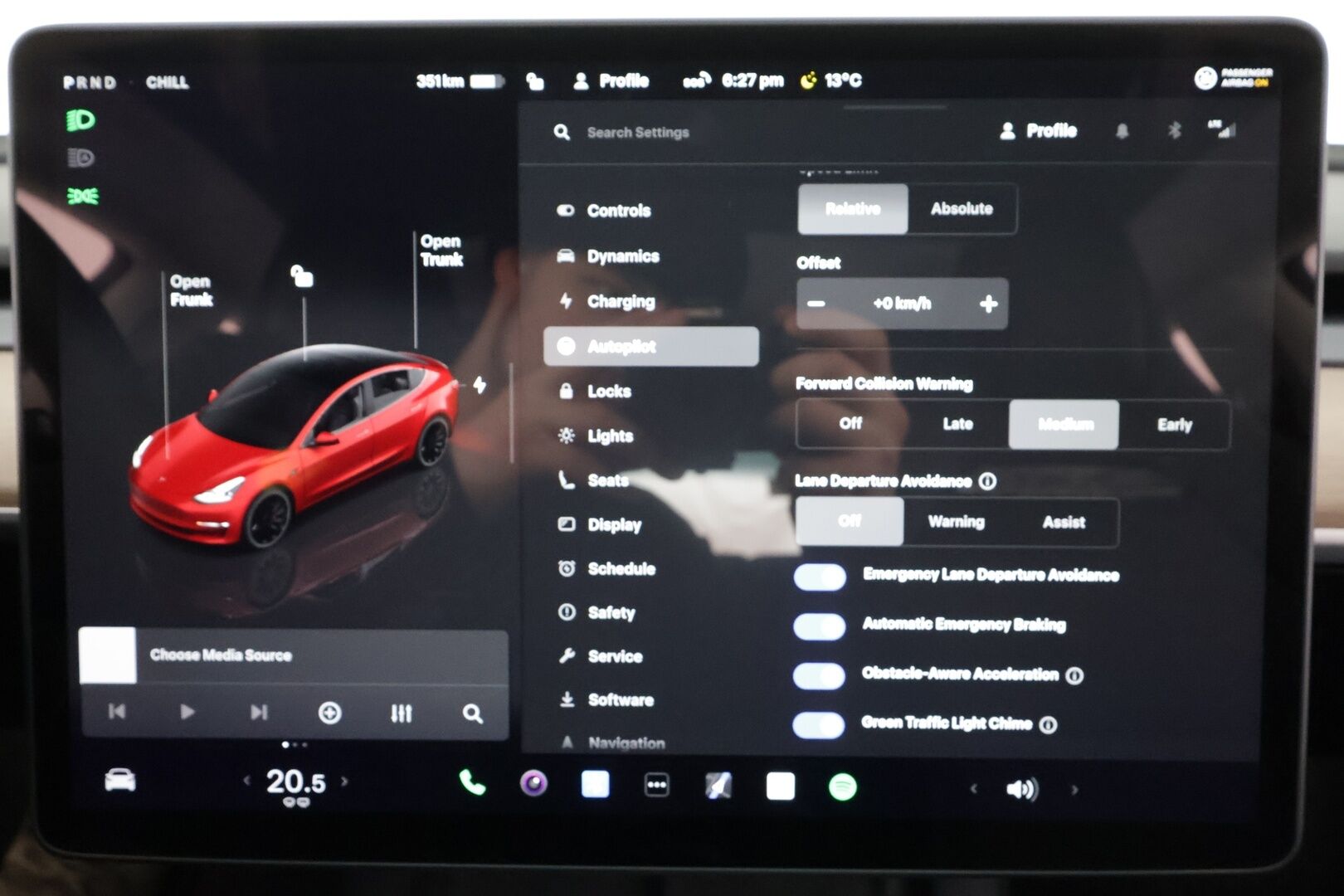 TESLA MODEL 3 2022 Performance Dual Motor * Alusta-sarja / ILP / P.kamera / Matrix LED / Premium Audio / Lasikatto / Mustat nahat * - Kahdet renkaat aluvanteilla