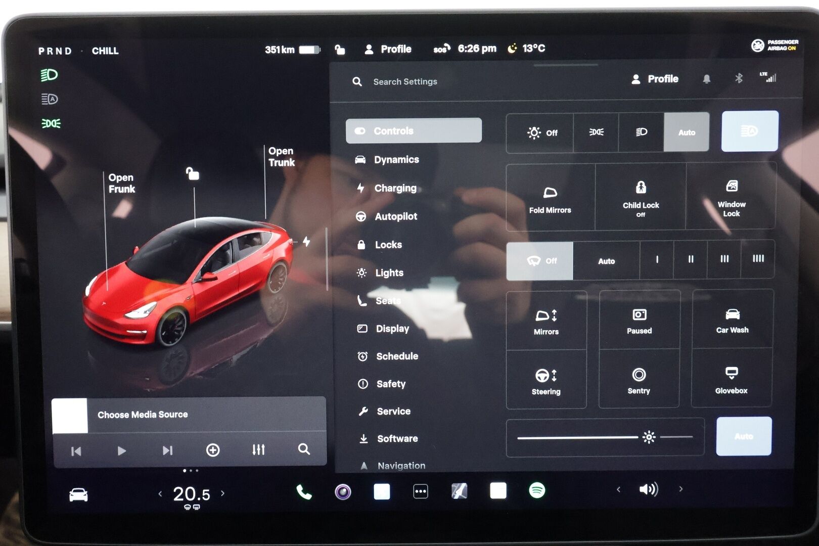 TESLA MODEL 3 2022 Performance Dual Motor * Alusta-sarja / ILP / P.kamera / Matrix LED / Premium Audio / Lasikatto / Mustat nahat * - Kahdet renkaat aluvanteilla